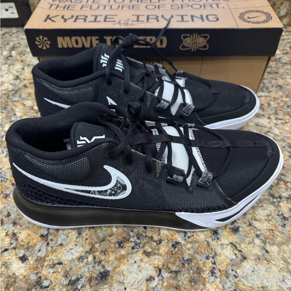 New NIB Nike Kyrie Flytrap 6 EP  DM1125 001 Sneakers Sz 11 main image 7